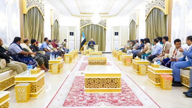 الرئيس القائد عيدروس الزُبيدي يلتقي عددا من القيادات العسكرية والسياسية من محافظتي أبين وشبوة
